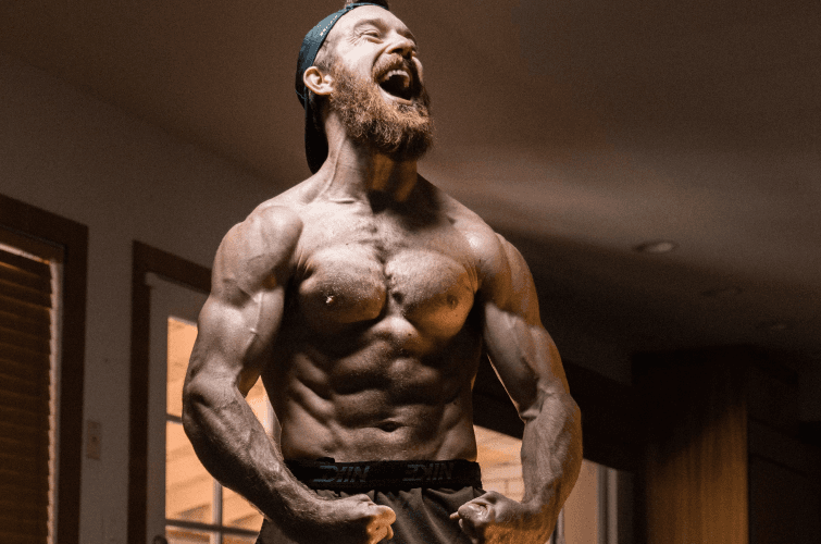 Hombre motivado con su físico