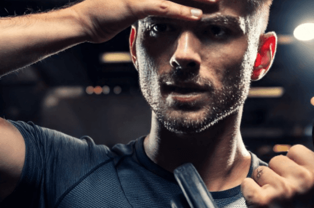 Deportista cometiendo error